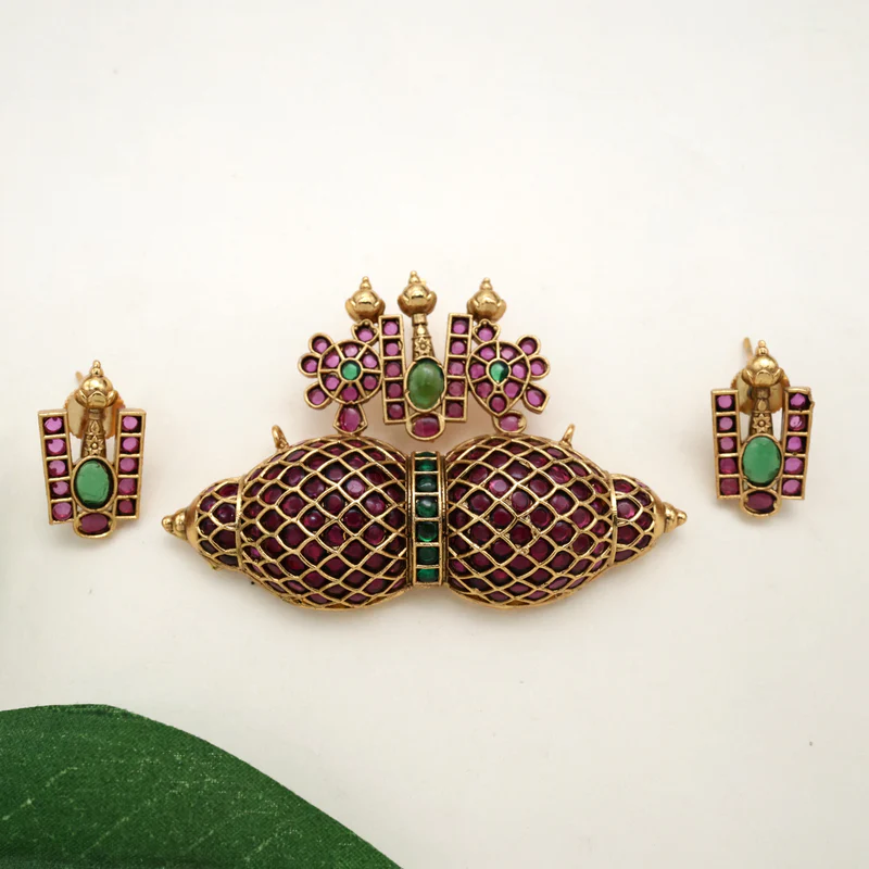 Premium Kemp Kundan Detachable Thiruman Pendant set